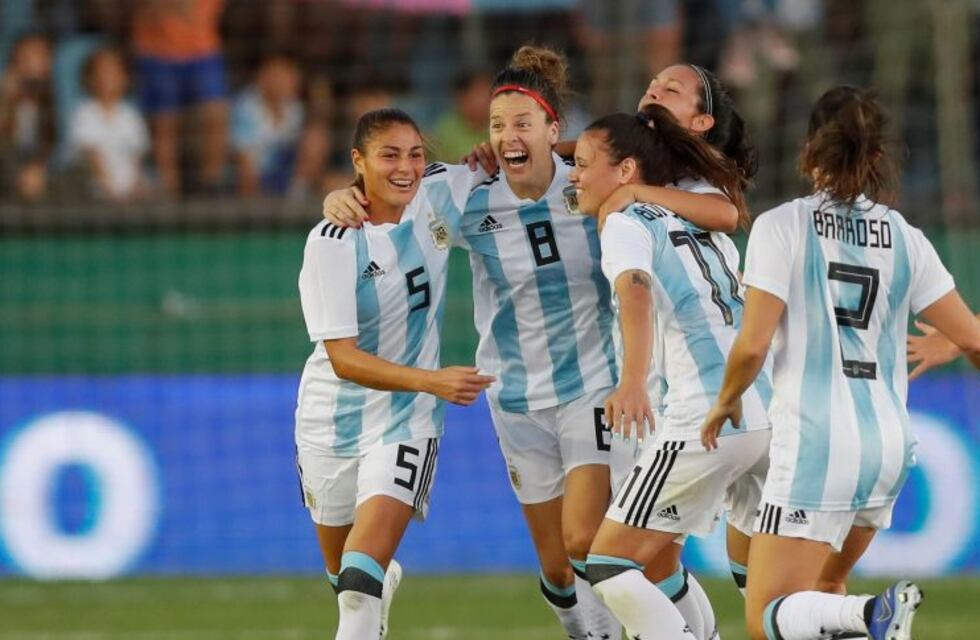 La Selección Femenina goleó 4-0 a Panamá y quedó a un paso del Mundial de Francia