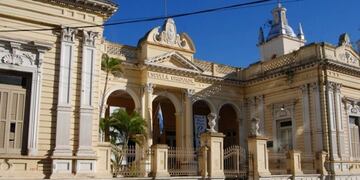 Denuncian vandalismo en la Escuela Belgrano\u002E (Foto: Diario Época)