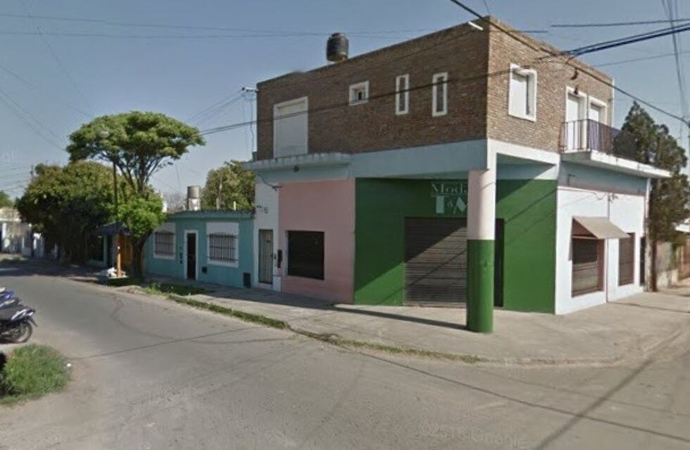 Lo balearon en un glúteo, escapó por la casa de un desconocido y fue detenido