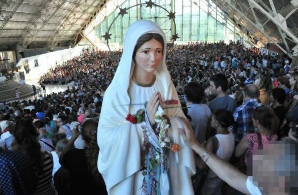 Miles de fieles en la Procesión a la Virgen de Lourdes en el Challao