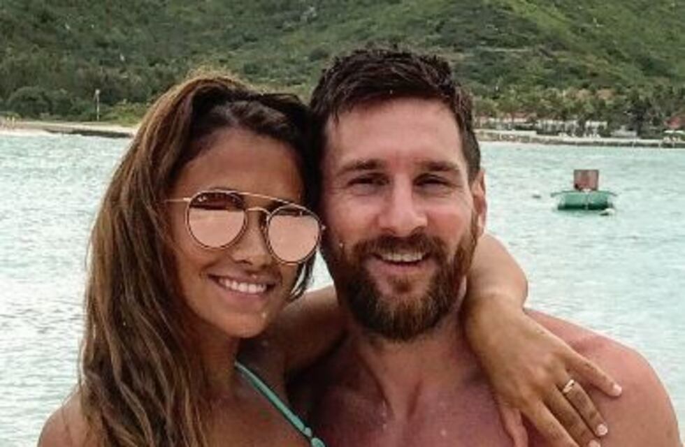 ¡Super enamorados! Antonela subió una foto junto a Messi en la playa
