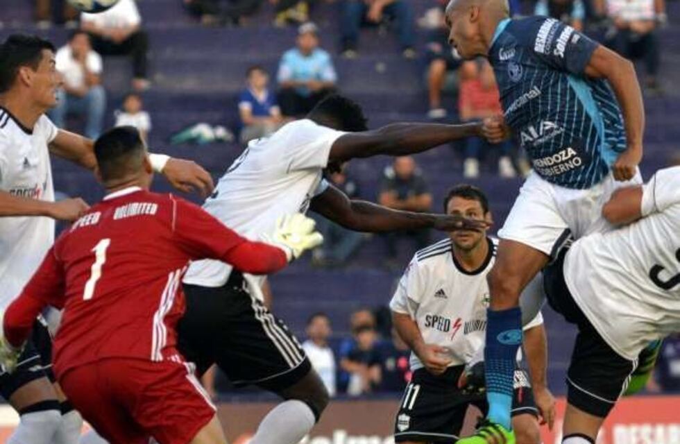 Independiente perdió con Riestra y se complicó solo