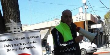 Inspector con megafono en La Plata\u002E