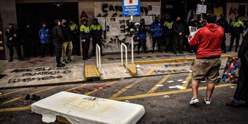 Escrachan al Hospital Español en plena pandemia de coronavirus (Foto: Qué Digital)