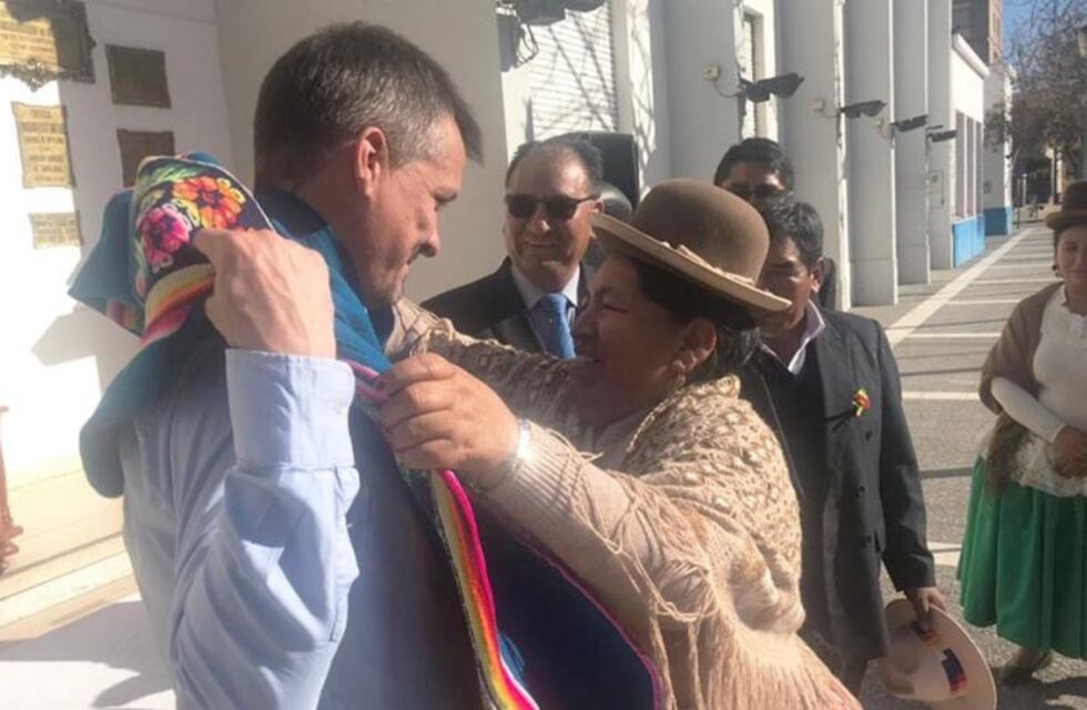 Festejos por la Independencia Boliviana frente a la Municipalidad de Santa Rosa