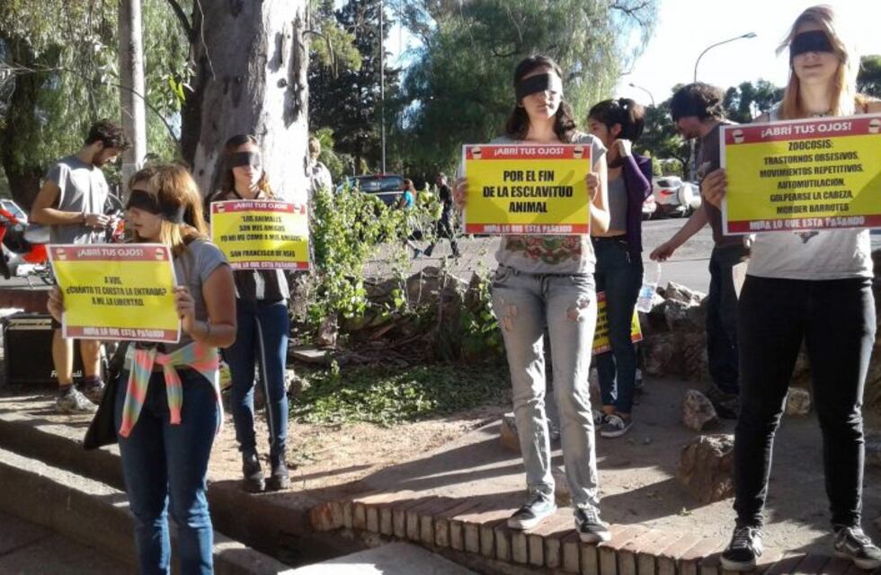 Proteccionistas marchan por el centro cordobés