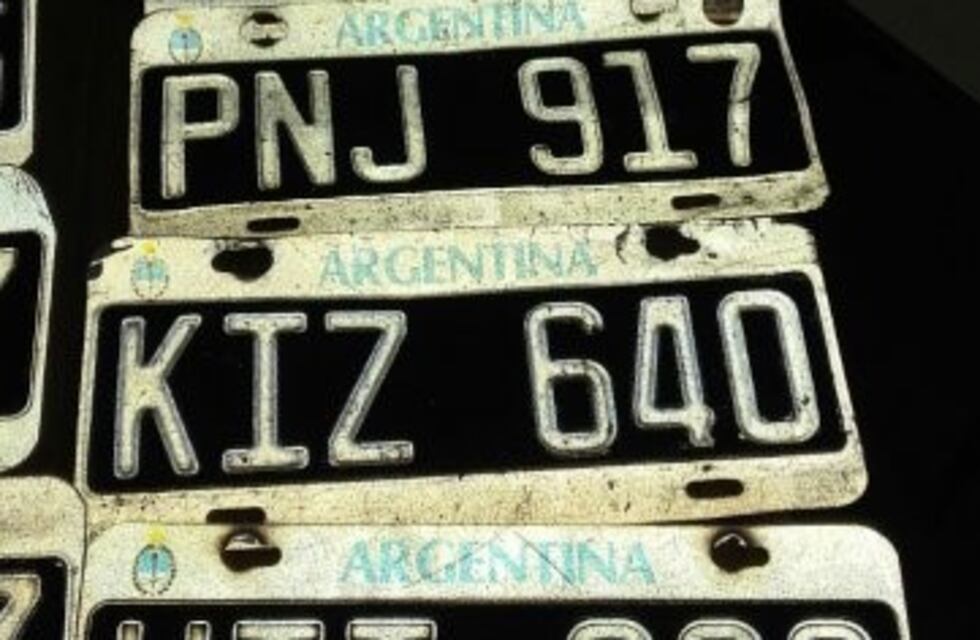 Descartaron trece patentes robadas en la plaza frente al Complejo Gurruchaga