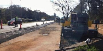Jardín América: vialidad realiza obras sobre la Ruta 12 por lo que se encuentra reducida la calzada