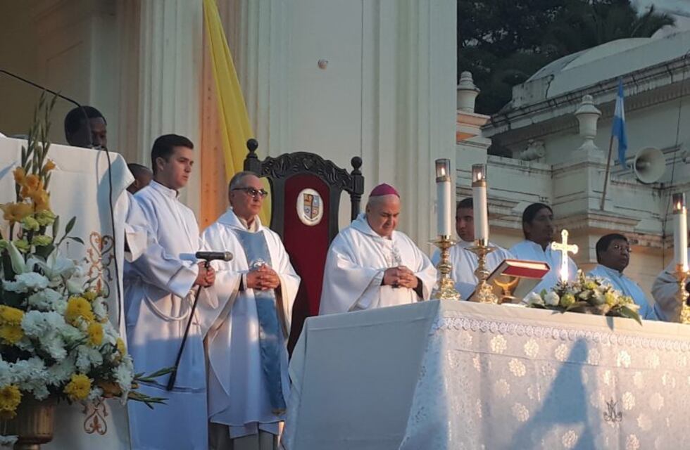 Ciudadanos de la capital jujeña veneraron a su patrono Santísimo Salvador