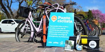 El municipio instaló más puestos de arreglos básicos de arreglos de bicicletas