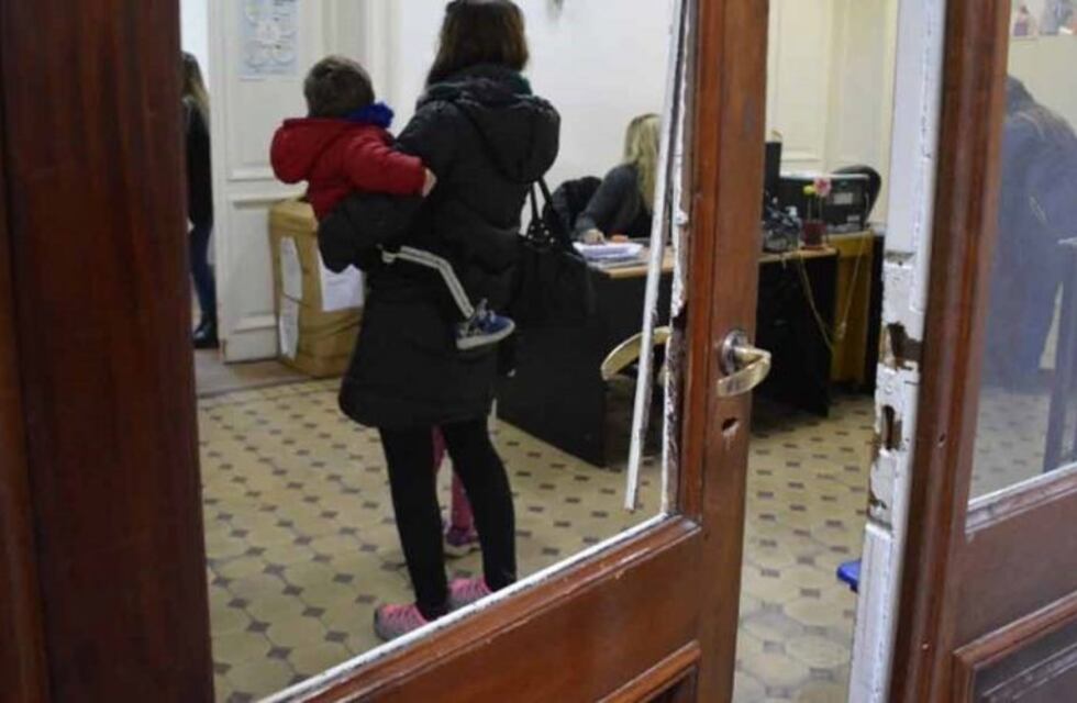 Estaba ebrio y rompió un vidrio en el municipio de Bahía