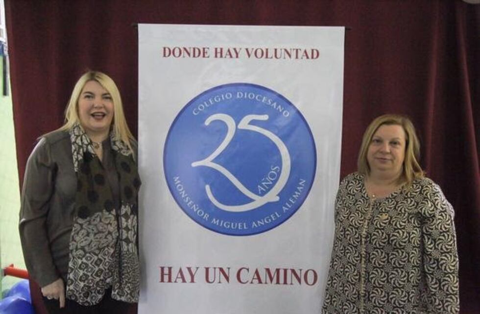 La gobernadora participó del 25 aniversario del Colegio Monseñor Alemán