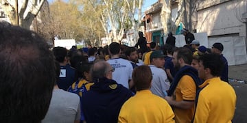 Socios con abono se quejaron del cierre de las puertas del estadio\u002E (@laochoam830)