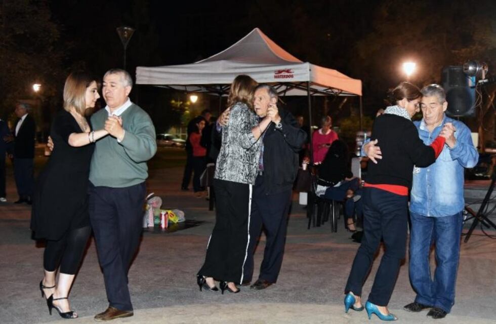 Las jornada cultural de tango en la plaza San Martín fueron un éxito