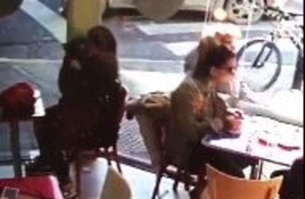 Así operan las mecheras en Palermo: roban en 54 segundos y escapan en auto