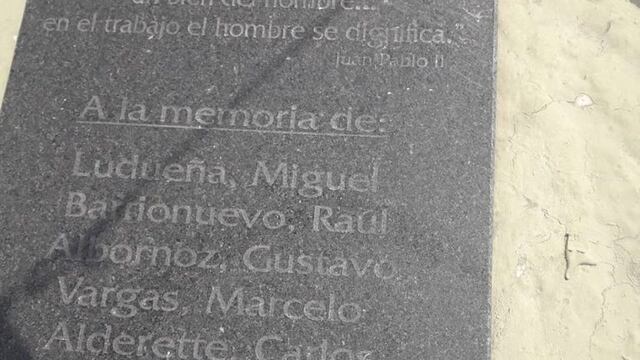 Placa en memoria de los compañeros de Arcor