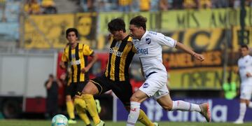 Rafaél García (derecha) viene de jugar en el Nacional de Montevideo\u002E (Archivo EFE)