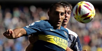 Ramón Ábila se lesionó en el entrenamiento de Boca y no llegaría al Superclásico\u002E Foto: AFP\u002E