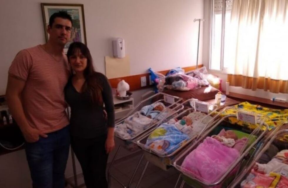 Una pareja tuvo cuatrillizos y luego de dos meses de chequeos a los bebés, les darán el alta