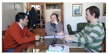 El rector junto a los responsables de la organización del encuentro\u002E