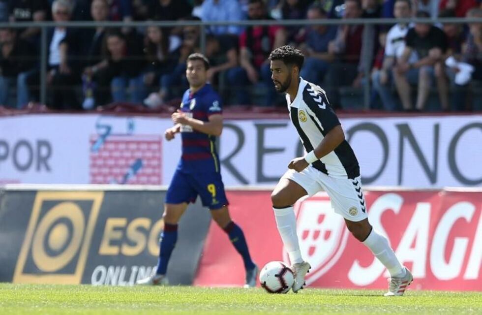El volante Fernando Tissone suena en Talleres