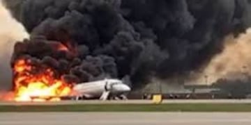 Avión ruso en llamas