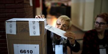 Los porteños decidieron qué candidatos renovarán parte del cuerpo de legisladores nacionales y de la Ciudad Crédito: EFE/Juan Ignacio Roncoroni