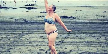 Shelly Proebstel, una mujer neozelandesa que conmovió con su carta luego de que la burlaran por su cuerpo en una playa\u002E