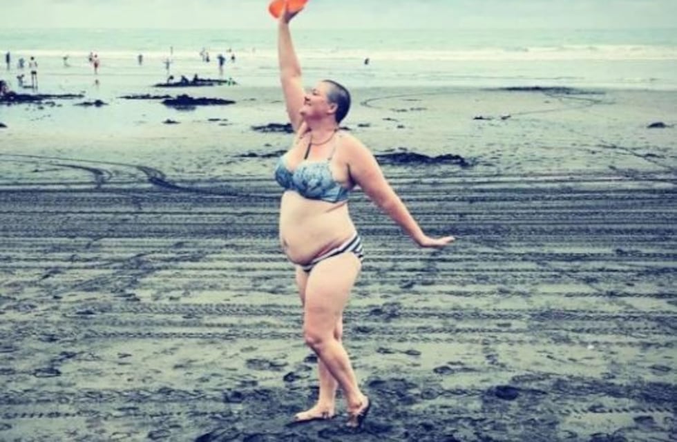 Se burlaron de su sobrepeso en la playa y ella respondió con una conmovedora carta