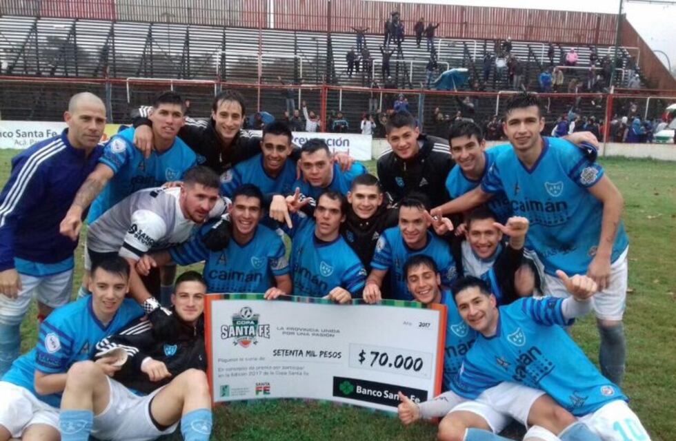 Copa Santa Fe: el Charrúa llegó a penales con ocho jugadores pero ganó Argentino de Las Parejas