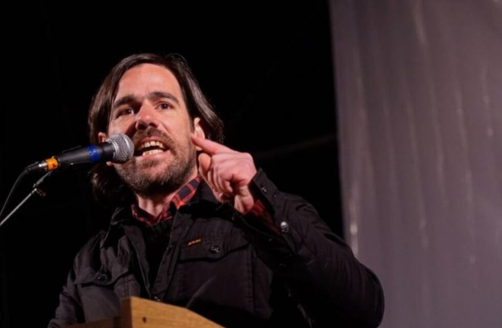 Del Caño, en el cierre de campaña:  llamó a votar al Frente de Izquierda "para dar un mensaje a los poderosos"