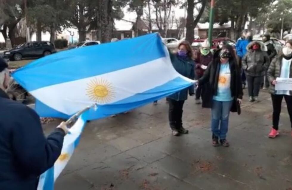 Marcha 17A: En El Calafate hubo convocatoria y manifestación en el centro de la ciudad