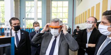 El presidente de Argentina, Alberto Fernández, con mascarilla y pantalla\u002E (Esteban Collazo/Presidencia Arge / DPA)