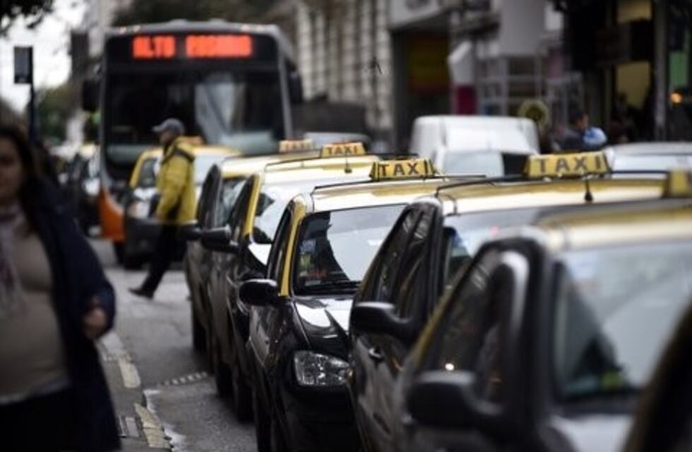 Los acusados por delitos complejos no podrán obtener las licencias de taxis o remises en Rosario