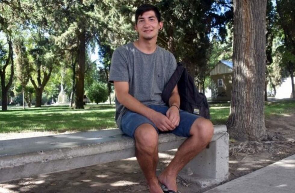 El joven que devolvió $150.000 recibió una beca y un llamado de Macri