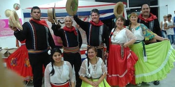 Las colectividades se muestran en Casa de las Culturas