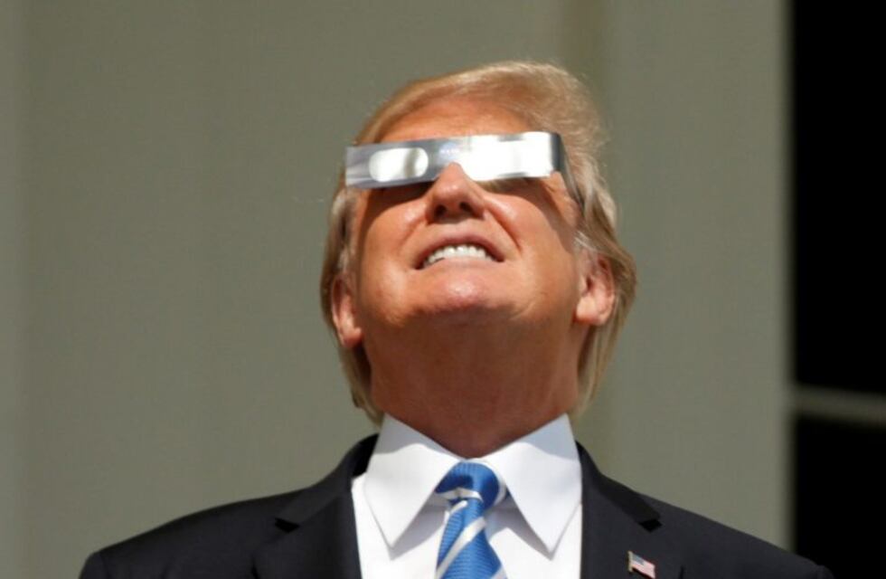 Donald Trump vio el eclipse solar desde la Casa Blanca