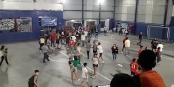 Lomas de Zamora: a las trompadas en un partido de fútbol infantil (Foto: captura)