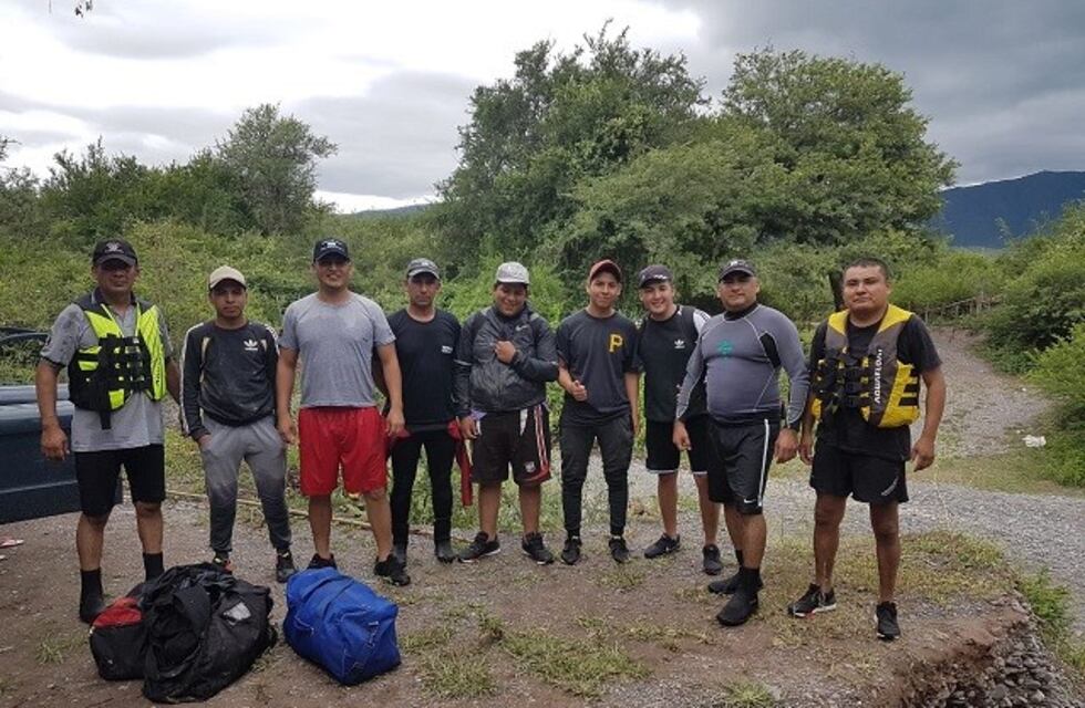 Rescataron a cuatro jóvenes atrapados por la crecida del río Las Garzas