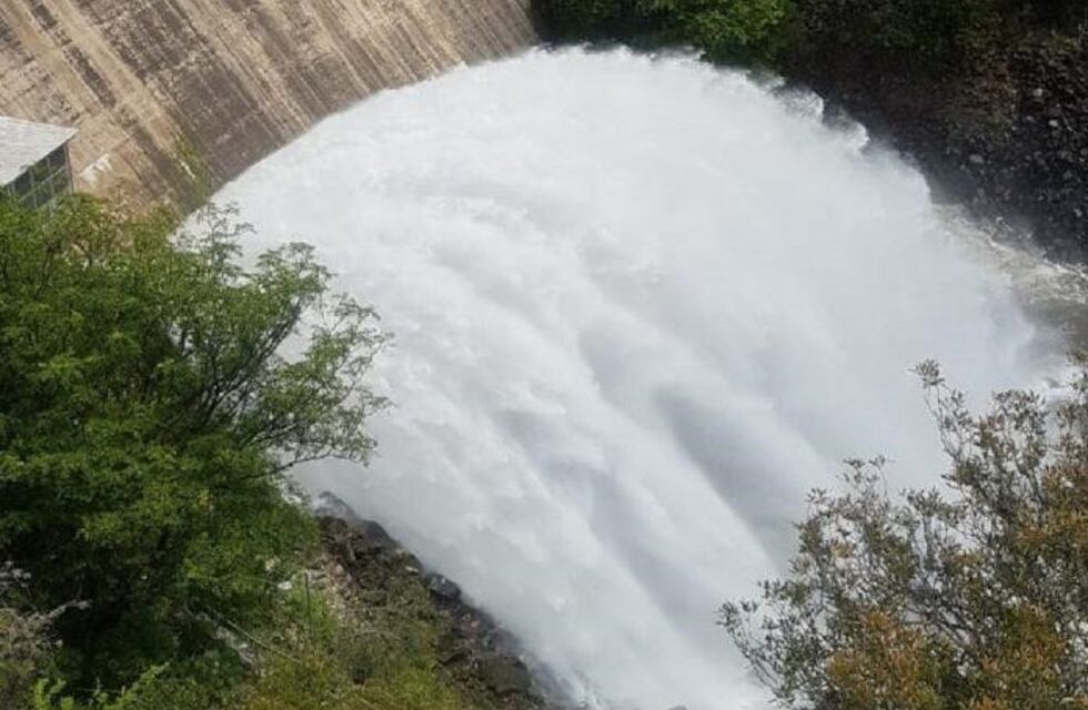 La "cola de la novia" y un espectáculo único en el dique San Roque