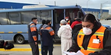 Trabajan en el traslado de trabajadores mineros