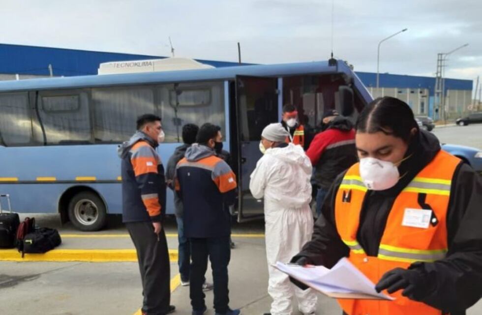 Trabajan en el traslado de trabajadores mineros