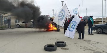 Quema de cubiertas (Foto: Bariloche2000)