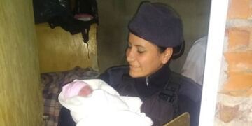 Policía ayudó a una mamá en el trabajo de parto