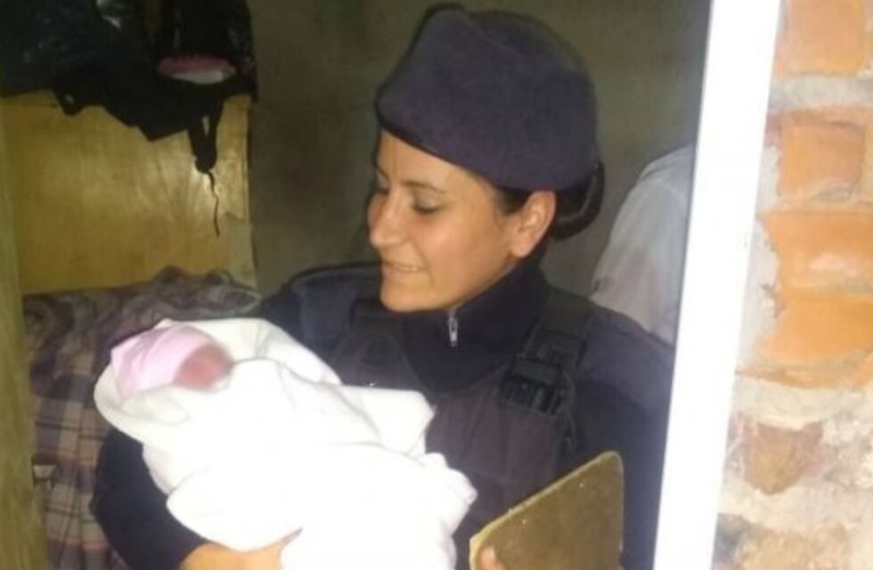 Polipartera: una suboficial ayudó a dar a luz a una joven mamá
