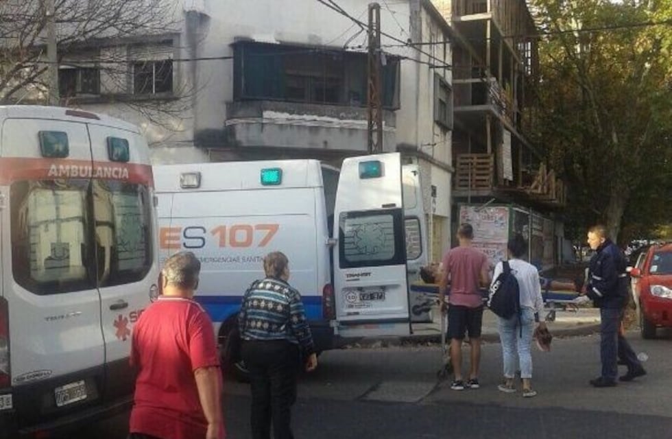 Violento choque en Montevideo e Iriondo dejó un motociclista herido