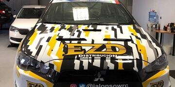 El Mitsubishi Lancer Evo X con el que la dupla cordobesa Alonso-Monasterolo compiten en Azores, por la primera fecha del Europeo de Rally 2019\u002E