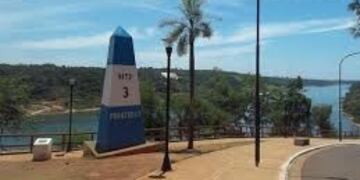 Hito Tres Fronteras sobre la desembocadura del Iguazú en el Paraná\u002E (WEB)