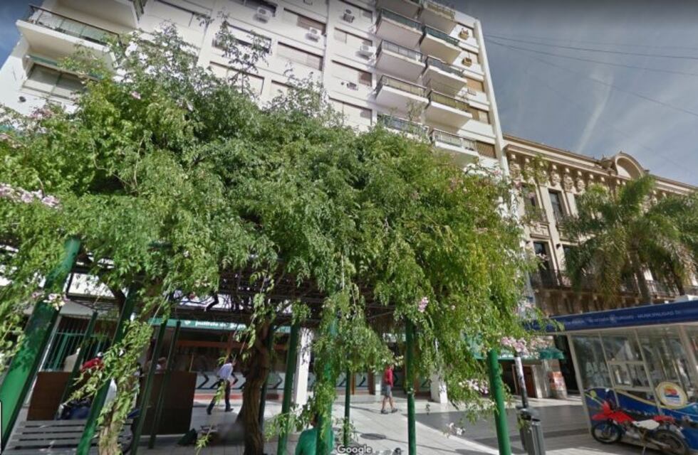 Una joven murió al caer de un octavo piso en el centro de Paraná