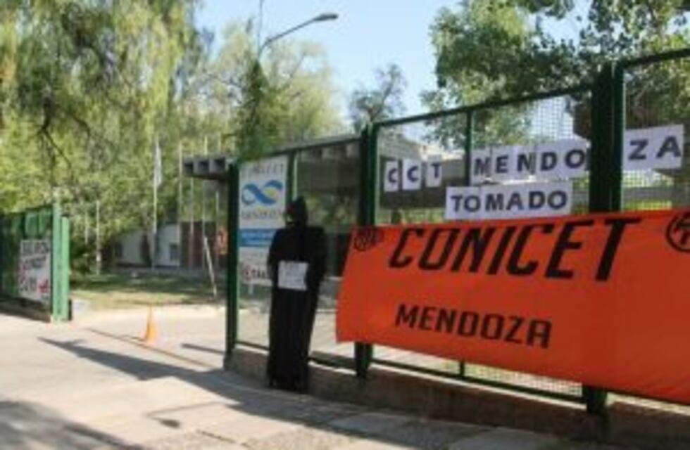 Tomaron la sede del Conicet en Mendoza